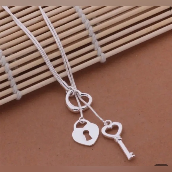 Chain and Lock Shaped Keychain, 925 Silver Plated Fashion Jewelry NWT - Picture 5 of 7